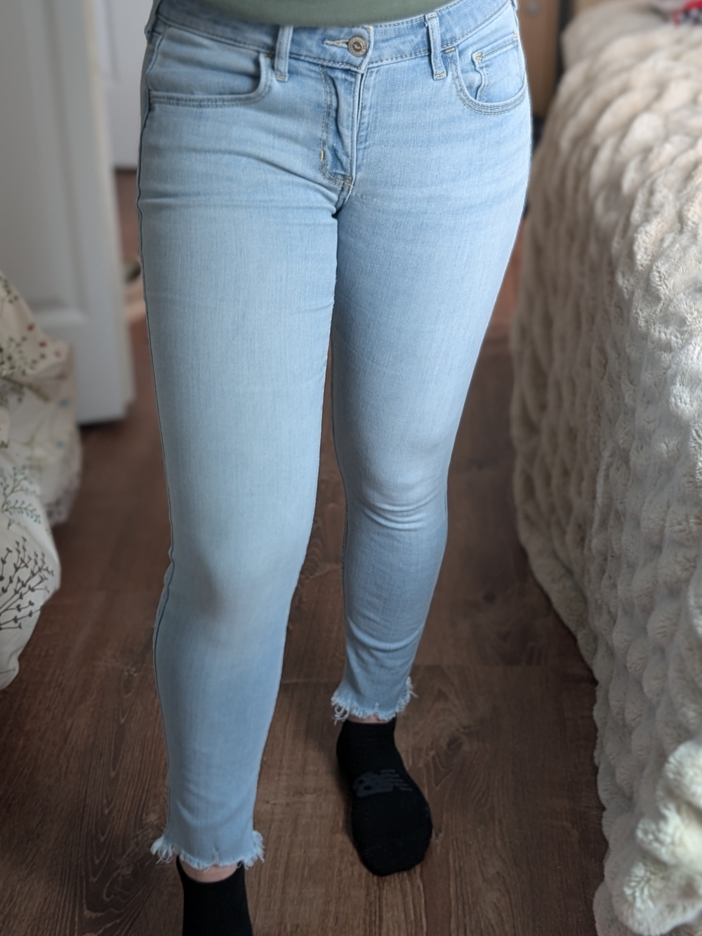 Hollister Low-Rise Super Skinny Jeans 27 W
